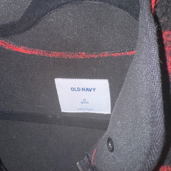 Old Navy Women's Oversized Red and Black Plaid Fleece Button up Jacket - Picture 3 of 3